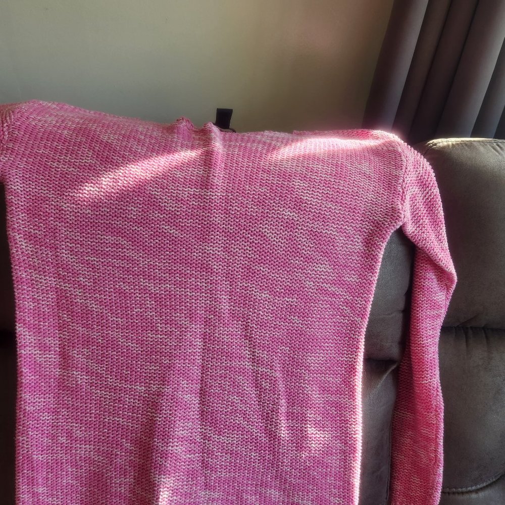 Cute pink and cream fitted sweater